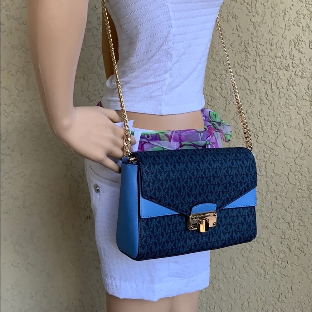 MICHAEL KORS KINSLEY MD SHLDR FLAP FRCH BLU MLT - Picture 2 of 16